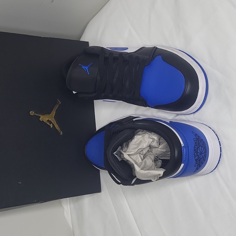 Sneakers - Picture 3 of 4